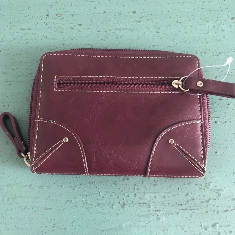 Liz Claiborne NWOT burgundy wallet